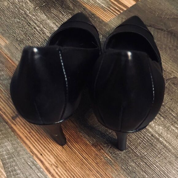 Halston classic black heels. NWOB. - Picture 2 of 5